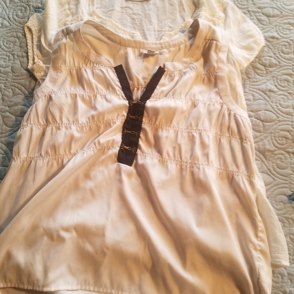 Lot of 2 medium tops converse w/blk old navy